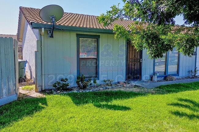 Building Photo - 302 Lovell Way