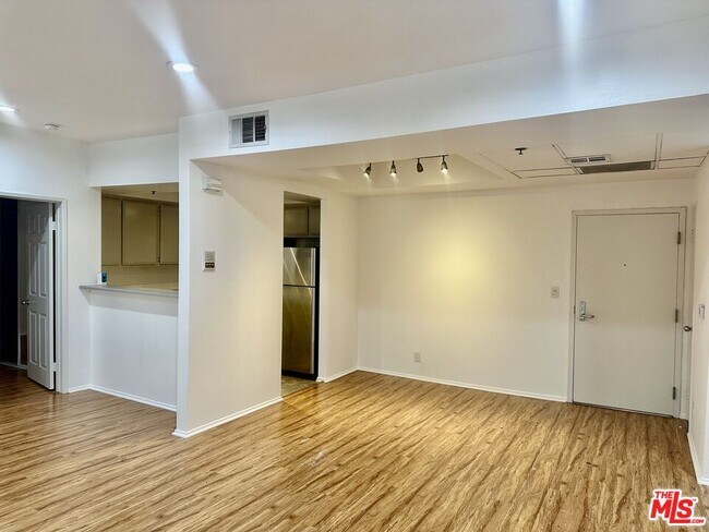 Building Photo - 8614 Burton Wy