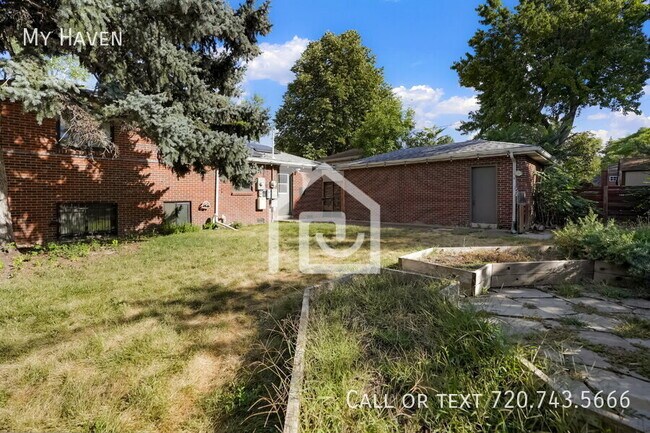 Building Photo - 2061 S Wolff St