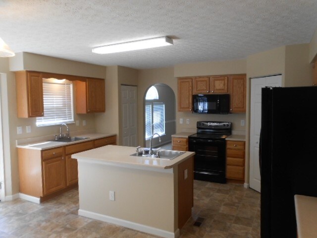 Building Photo - 486 Zoar Street
