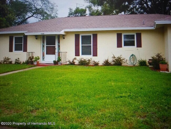 Primary Photo - 7730 Pinehurst Dr