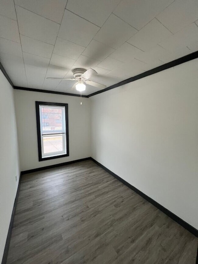 Building Photo - 111 N Polk St