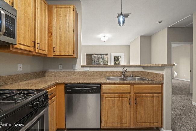 Building Photo - 900 S Meadows Pkwy