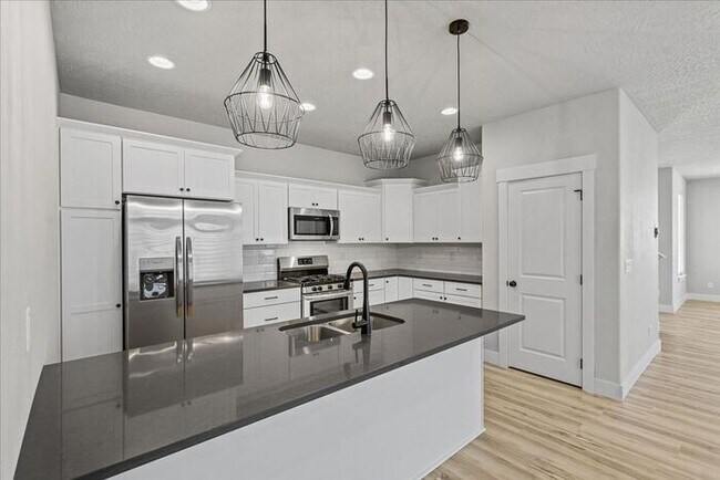 Building Photo - Perfectly designed 5-bedroom, 3-bath single family home