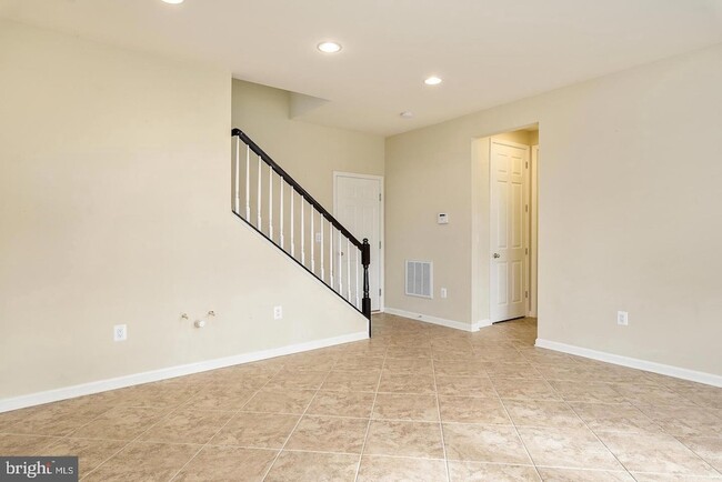 Building Photo - 10625 Legacy Ln