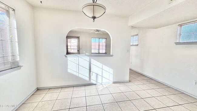 Building Photo - 2717 Idalia Ave