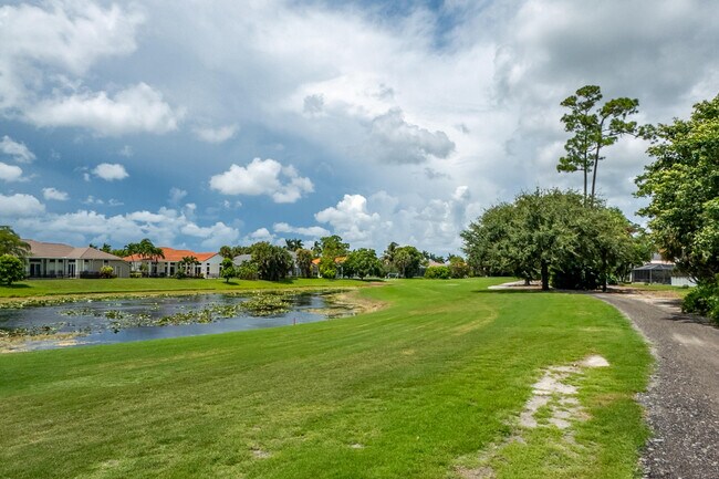 Building Photo - 15622 Cypress Park Dr