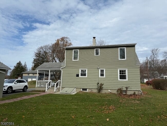 Building Photo - 8 Charles St