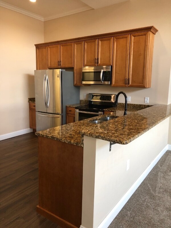 Building Photo - 373 Spencer St