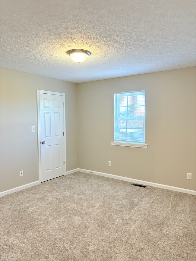 Building Photo - 130 Bright St