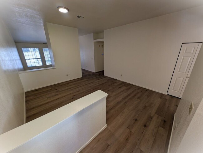 Building Photo - 5117 Kingsbridge