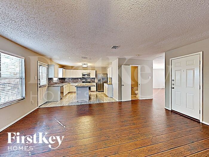 Building Photo - 1001 Mazourka Dr