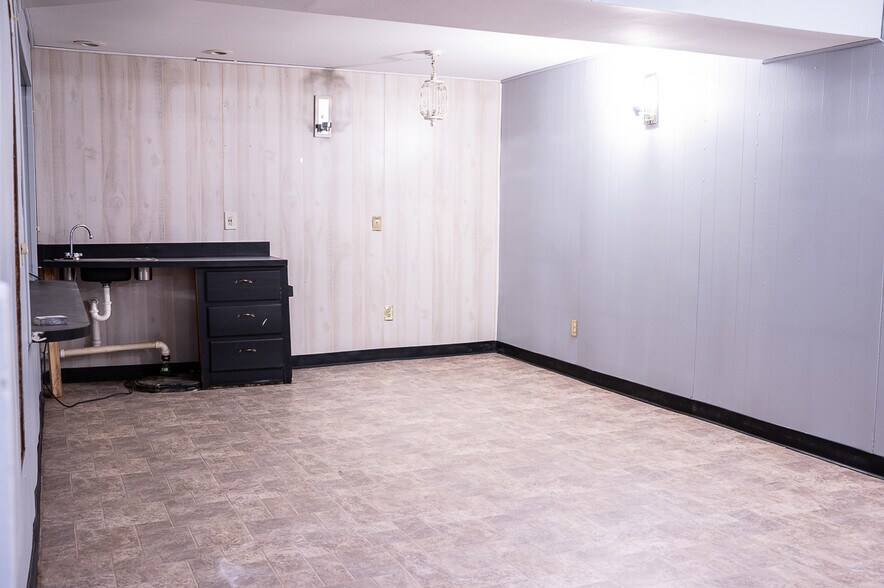 Building Photo - 10737 Silverbrook Dr