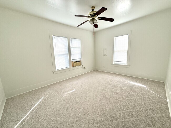 Building Photo - 518 3rd Ave NW