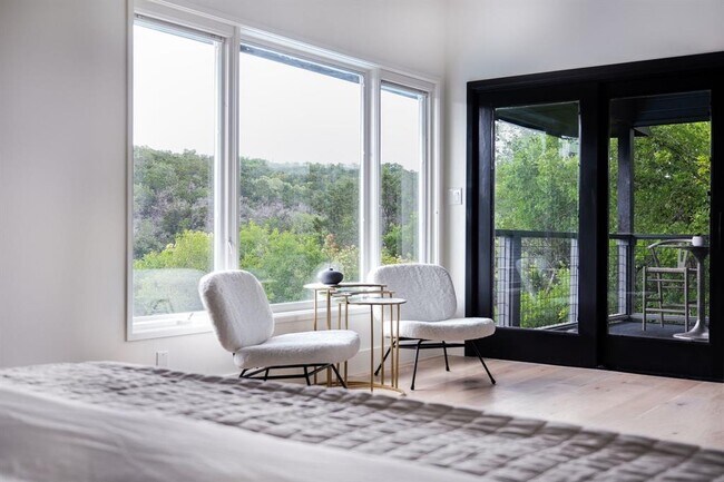 Building Photo - 1716 Bartoncliff Dr