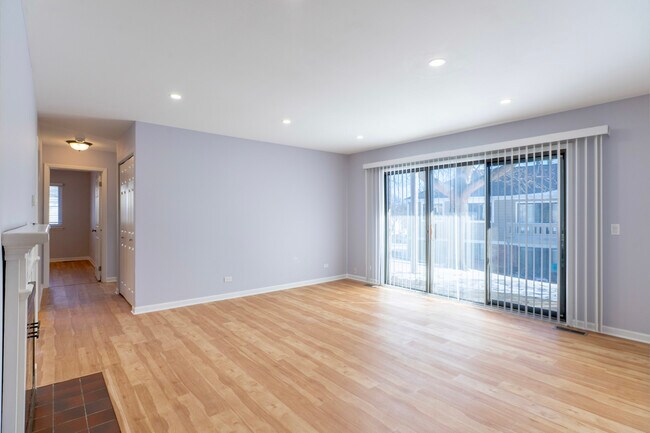 Building Photo - 49 Stanton Ct