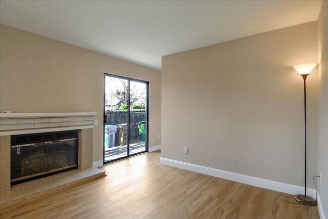 Building Photo - 970 Antelope Terrace