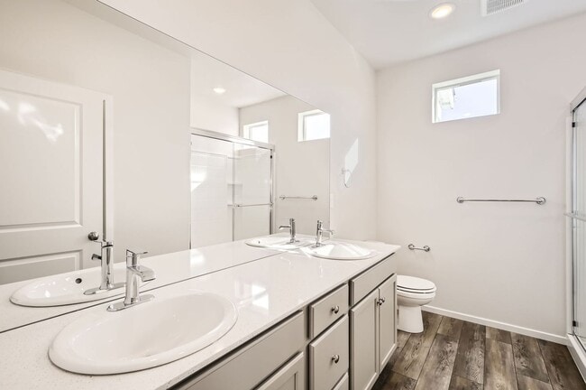 Building Photo - 2060 Autumn Moon Dr