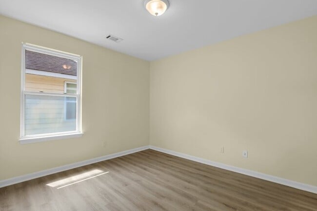 Building Photo - 3 Bedroom 3 Bathroom in Hinesville