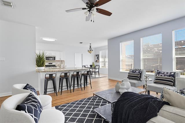 Building Photo - 529 Roundrock Ln