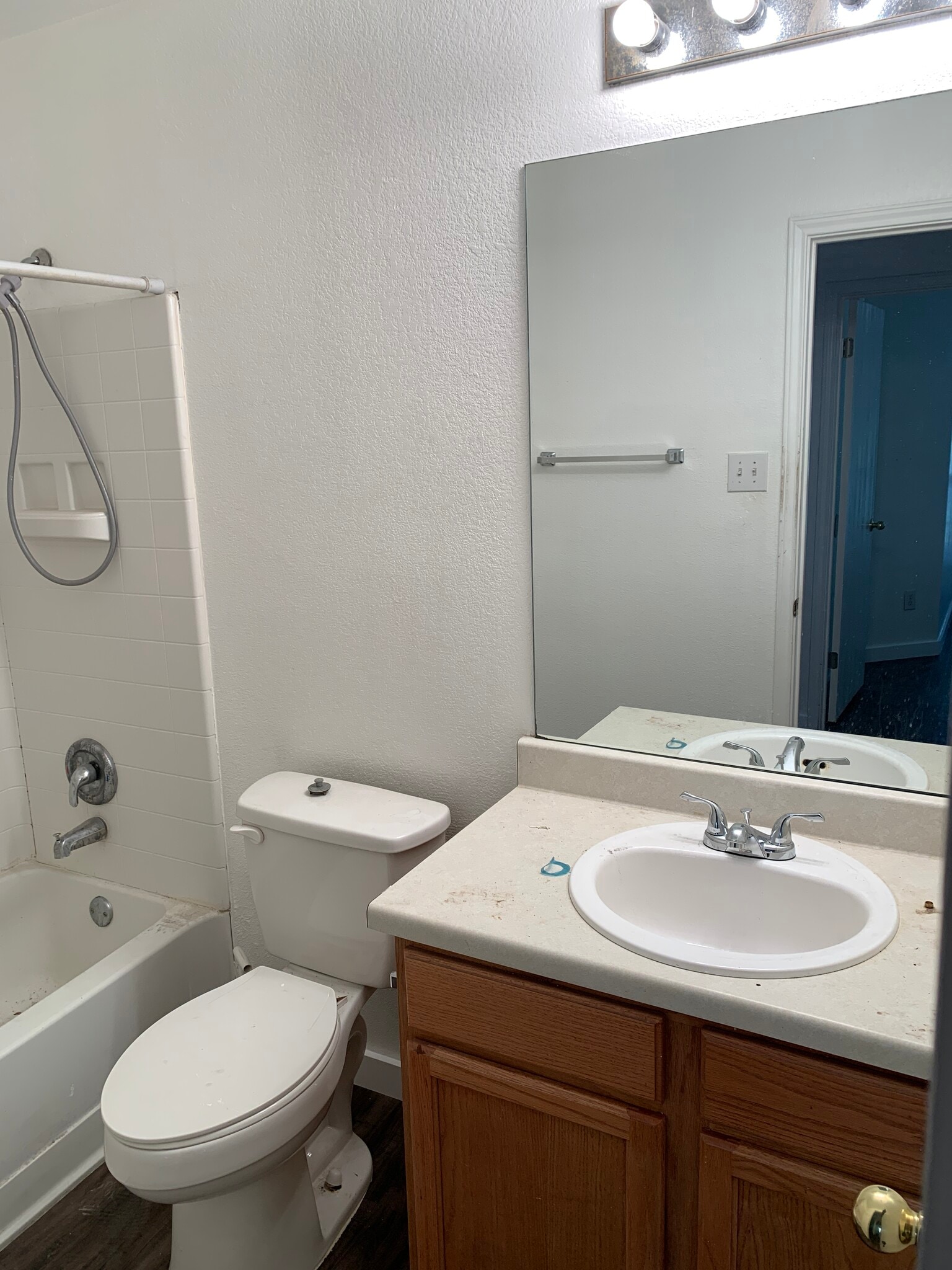 Second bathroom - 1050 Brutus Dr