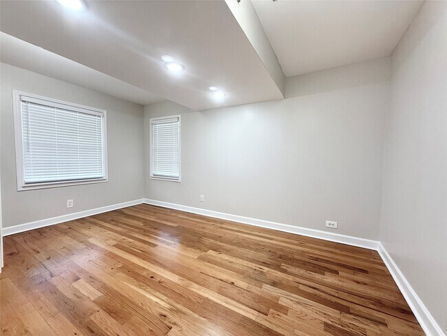 Building Photo - 20 Pinedale St