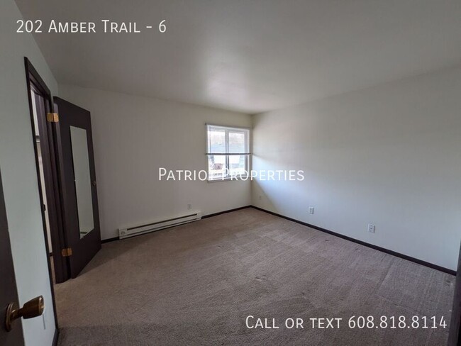 Building Photo - 2 bedroom/ 1 bath apartment in Sun Prairie...