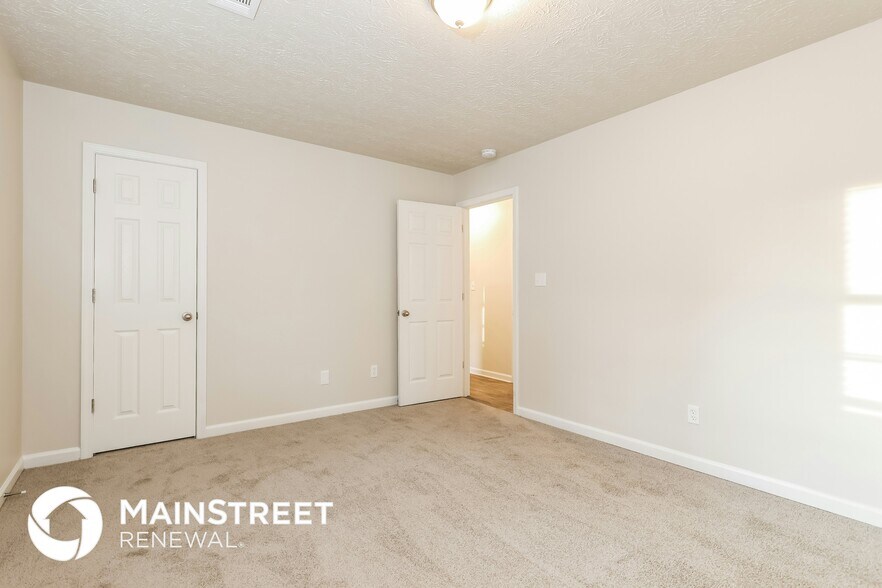 Building Photo - 9395 Forest Knoll Dr