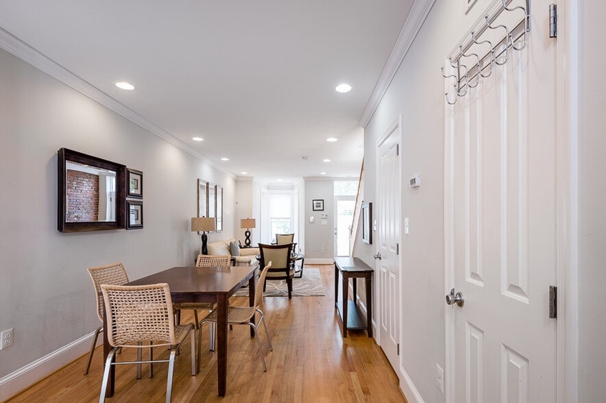 Building Photo - 222 1/2 E Street NE-SI ID1587659P