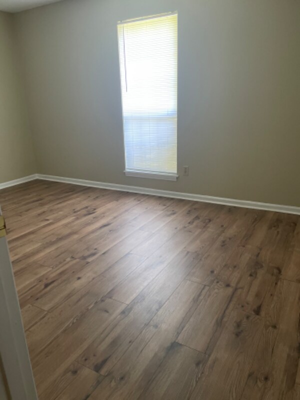 Building Photo - 1931 Stuart Ave