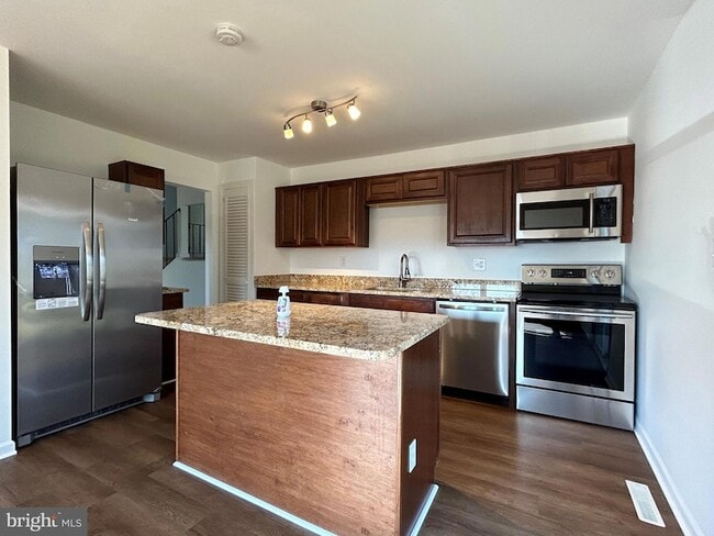 Building Photo - 7 Elk Ln