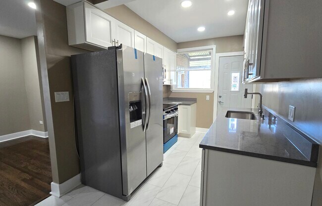 Building Photo - 3051 N Austin Ave