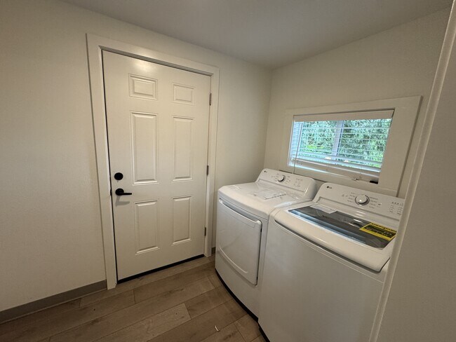 Building Photo - 8950 SW 69th Ave