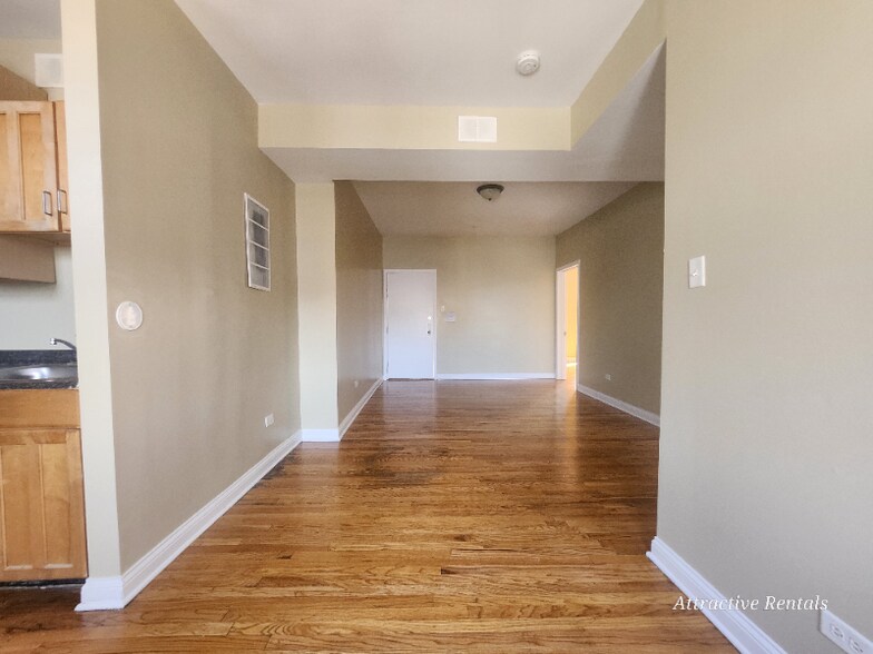 Building Photo - 1550 N Parkside Ave