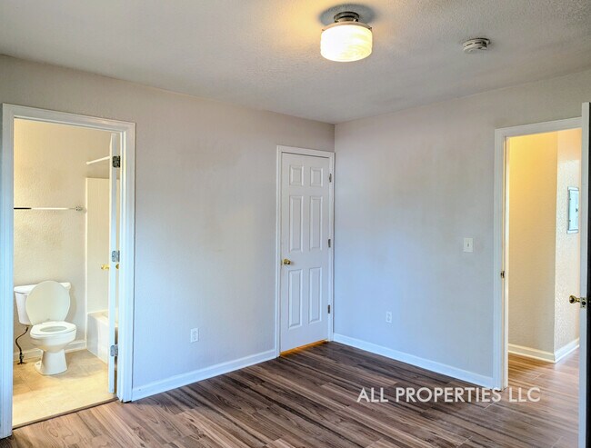 Building Photo - 1617 W 39th Ave