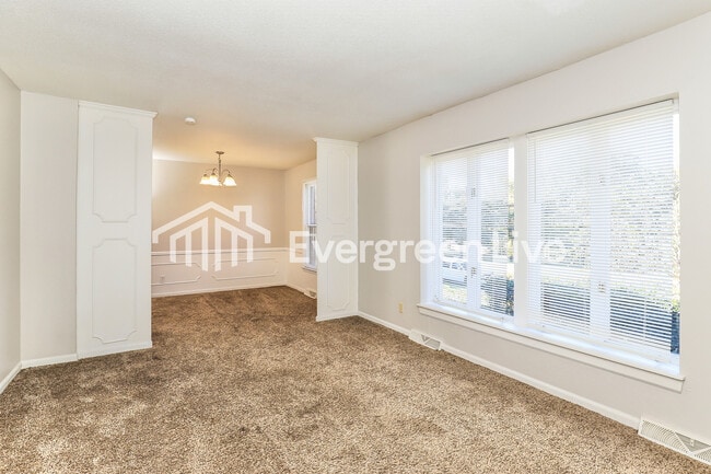 Building Photo - 1404 Larchmont Dr