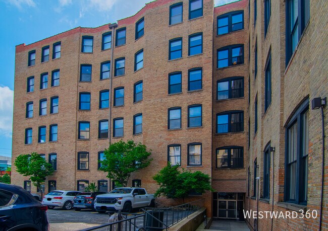 Primary Photo - 525 N Halsted-604