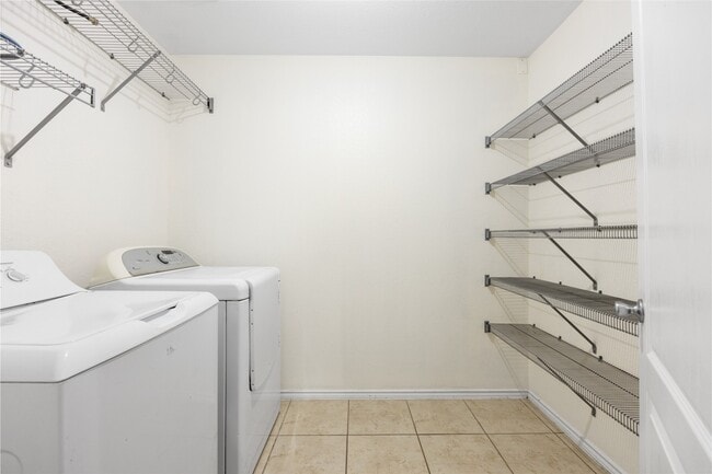 Building Photo - 23906 Fairport Harbor Ln