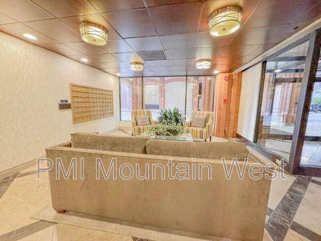 Building Photo - 171 E 3rd Ave