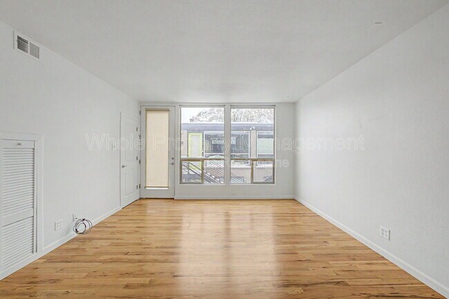 Building Photo - 908 Eudora St