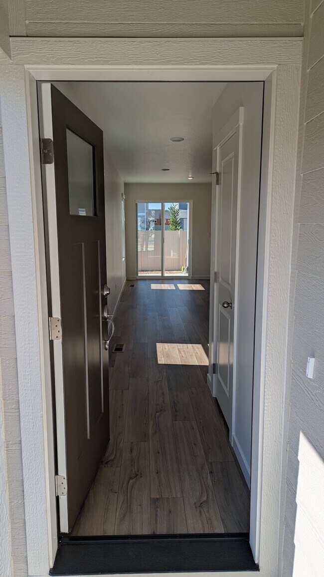 Building Photo - 4693 W Quarterhorse Dr