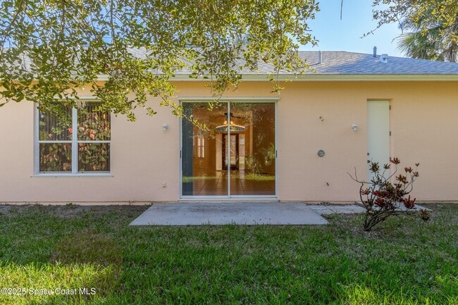 Building Photo - 216 3rd Ave