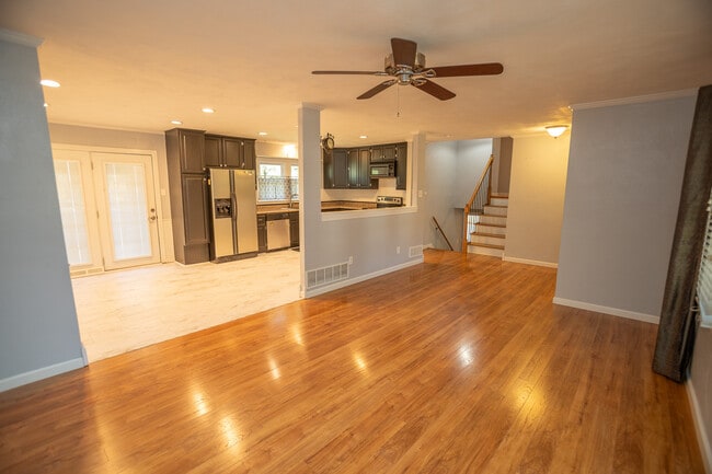 Building Photo - 710 Earl Lee Dr