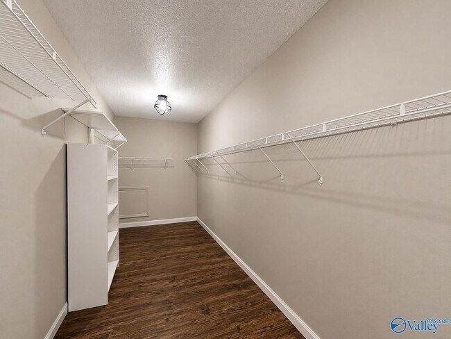 Building Photo - 3500 Swancott Rd