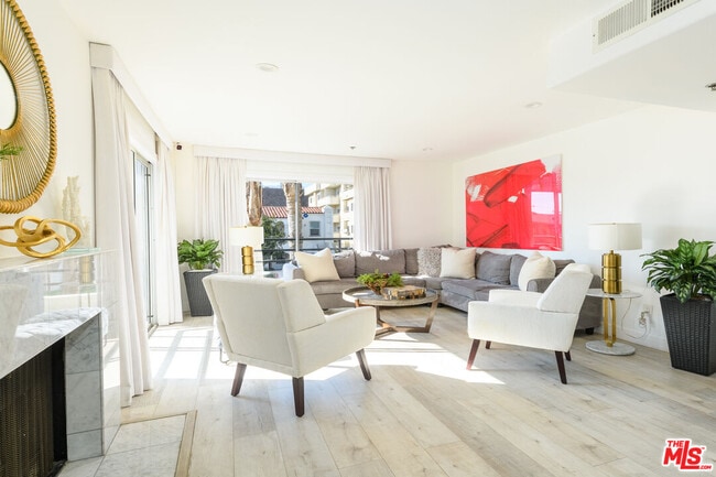 Building Photo - 116 S Croft Ave