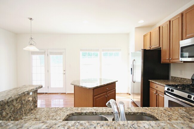 Building Photo - Pet-Friendly Pavilions at Pantops Townhome