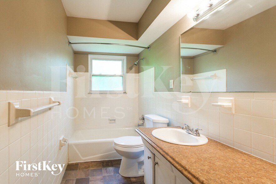 Building Photo - 12525 Bay Shore Dr