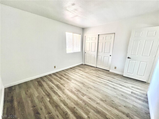 Building Photo - 4380 Sandy River Dr