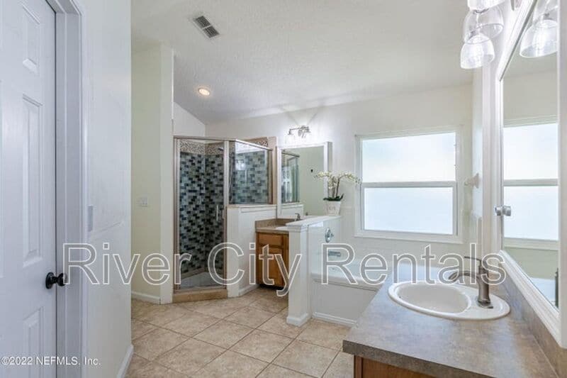 Building Photo - 2848 Pebblewood Ln