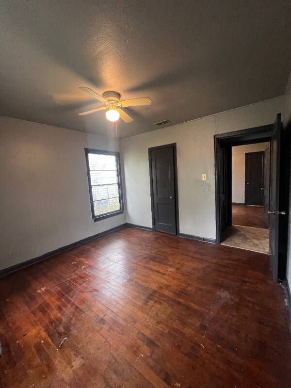 Building Photo - 426 W 75th St